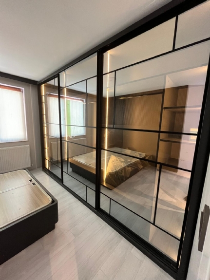 Ayna Kapaklı Giysi Raydolap