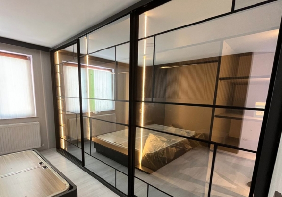 Ayna Kapaklı Giysi Raydolap