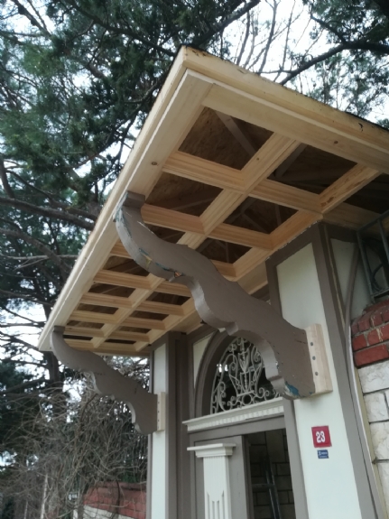 Bahçe Kapısı Ahşap Çatı Dekorasyon