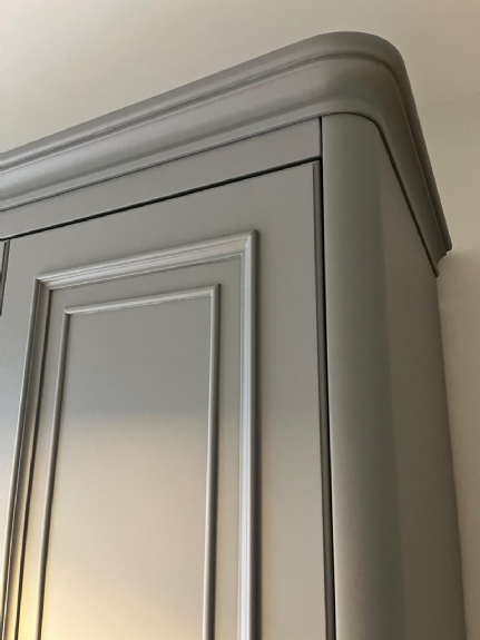 Büyük Kıyafet Dolabı