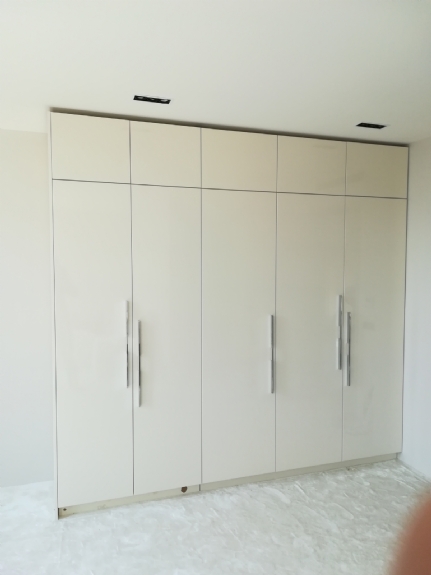 Büyük Kıyafet Dolapları