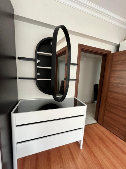 Makyaj Masası Ayna Kapaklı