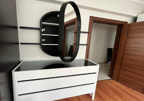 Makyaj Masası Ayna Kapaklı