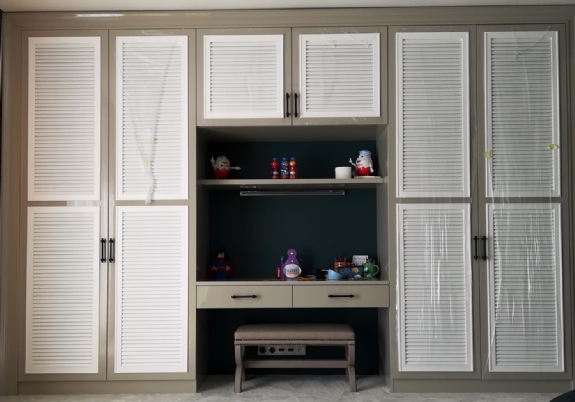 Panjur Kapaklı Ahşap Dolap